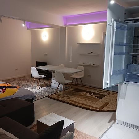 Myky Mouse Nu Primesc Santieristi Si Petrecareti Lägenhet Bukarest Exteriör bild