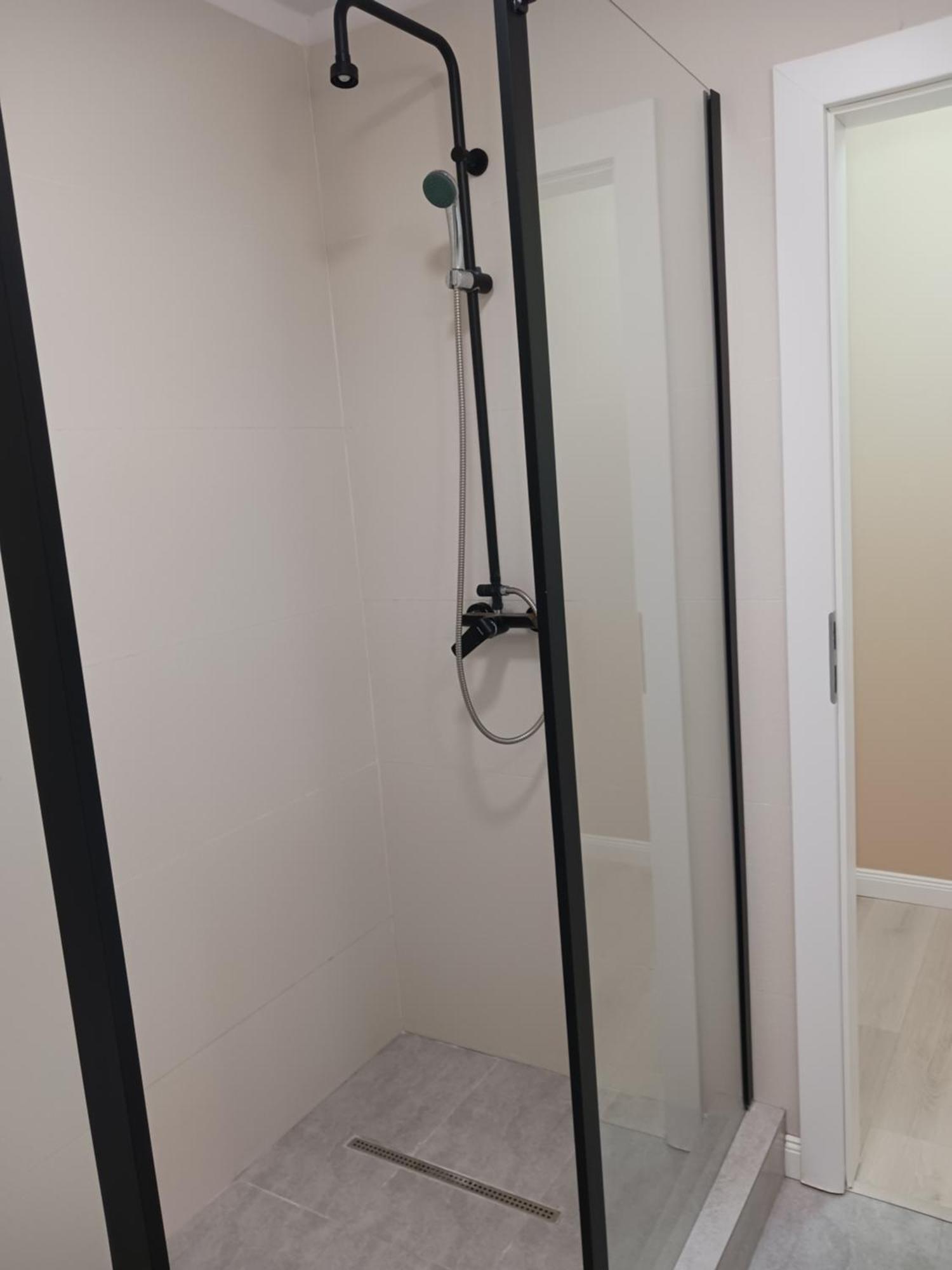 Myky Mouse Nu Primesc Santieristi Si Petrecareti Lägenhet Bukarest Exteriör bild