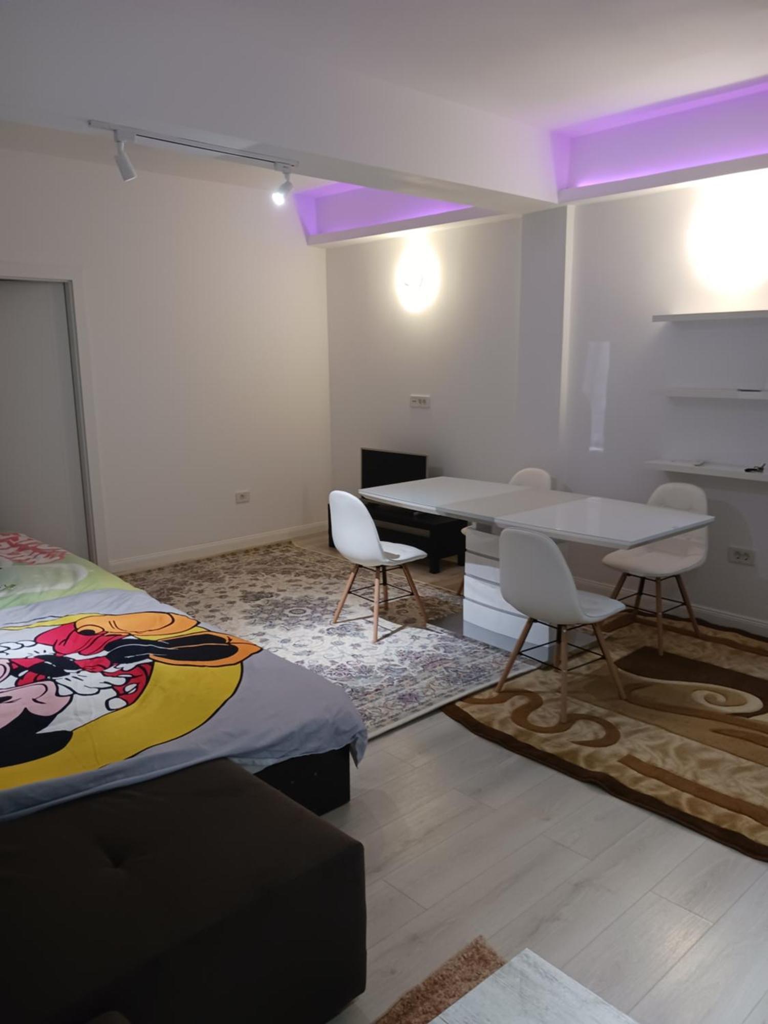 Myky Mouse Nu Primesc Santieristi Si Petrecareti Lägenhet Bukarest Exteriör bild