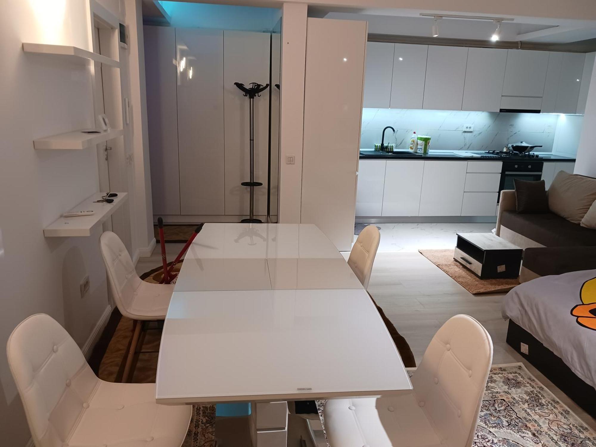Myky Mouse Nu Primesc Santieristi Si Petrecareti Lägenhet Bukarest Exteriör bild