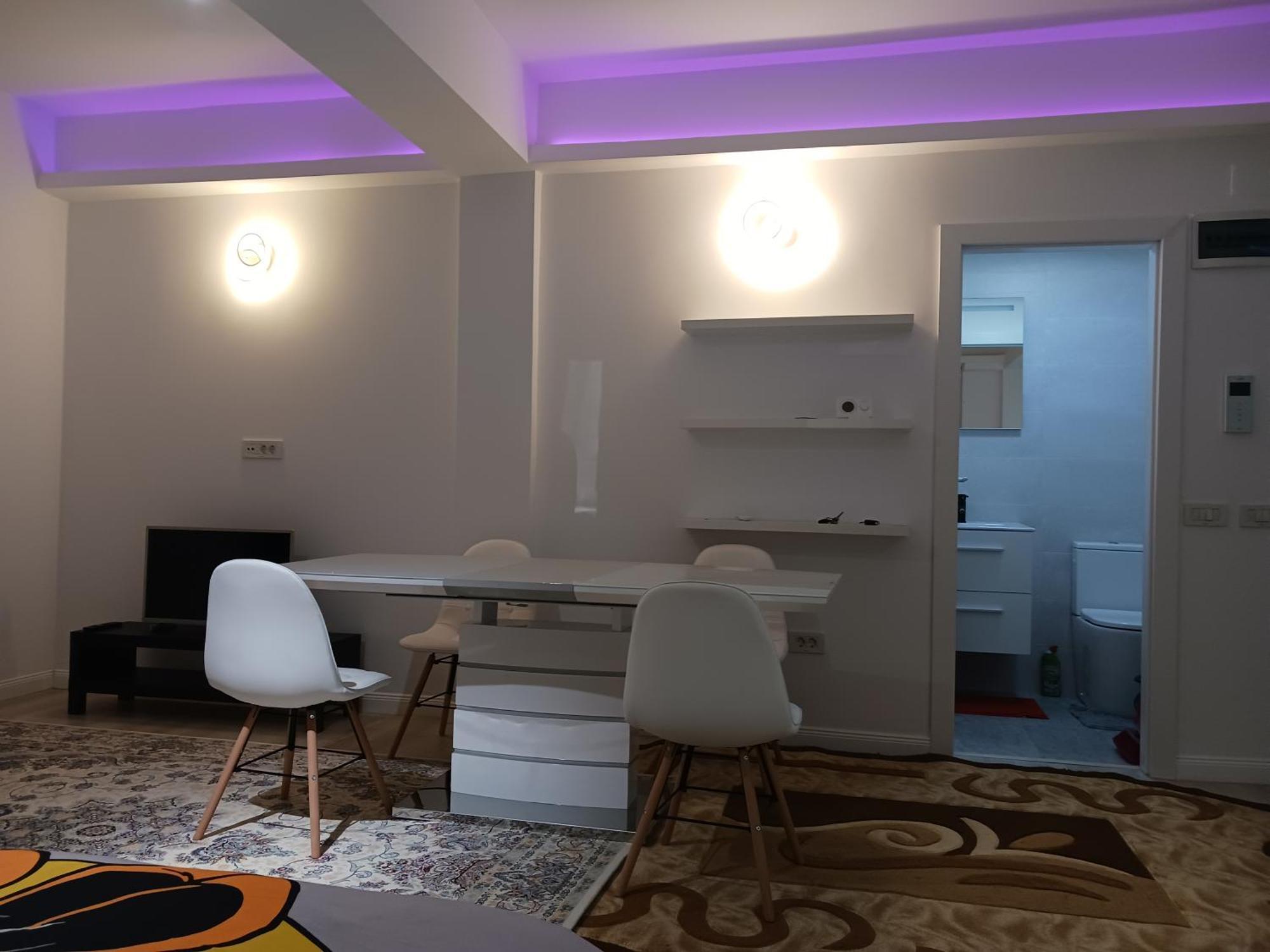 Myky Mouse Nu Primesc Santieristi Si Petrecareti Lägenhet Bukarest Exteriör bild
