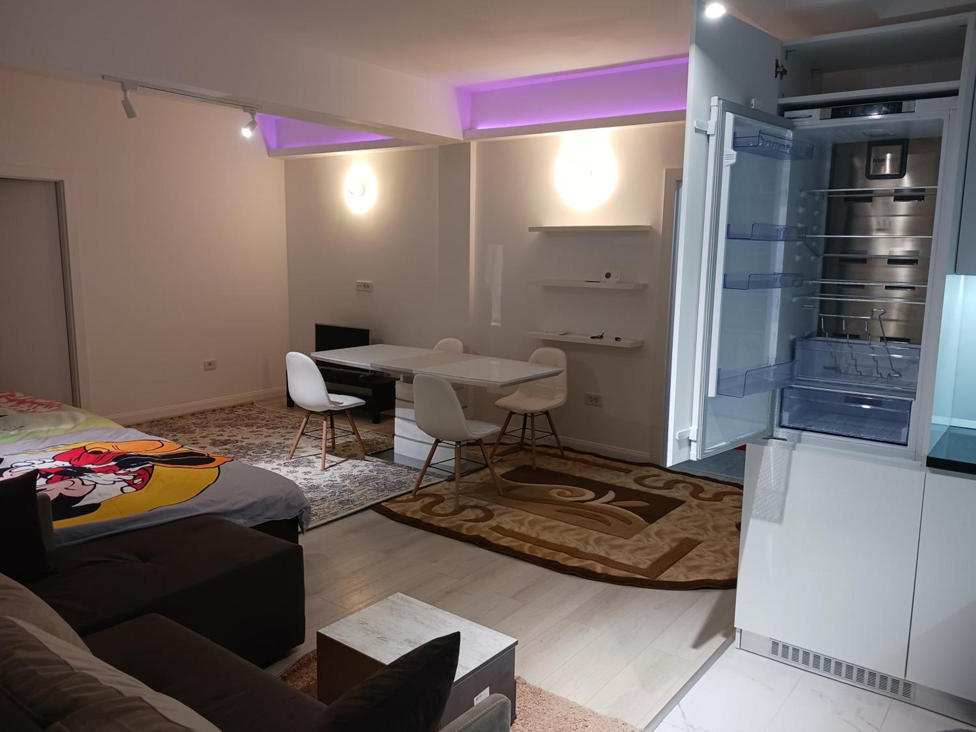 Myky Mouse Nu Primesc Santieristi Si Petrecareti Lägenhet Bukarest Exteriör bild