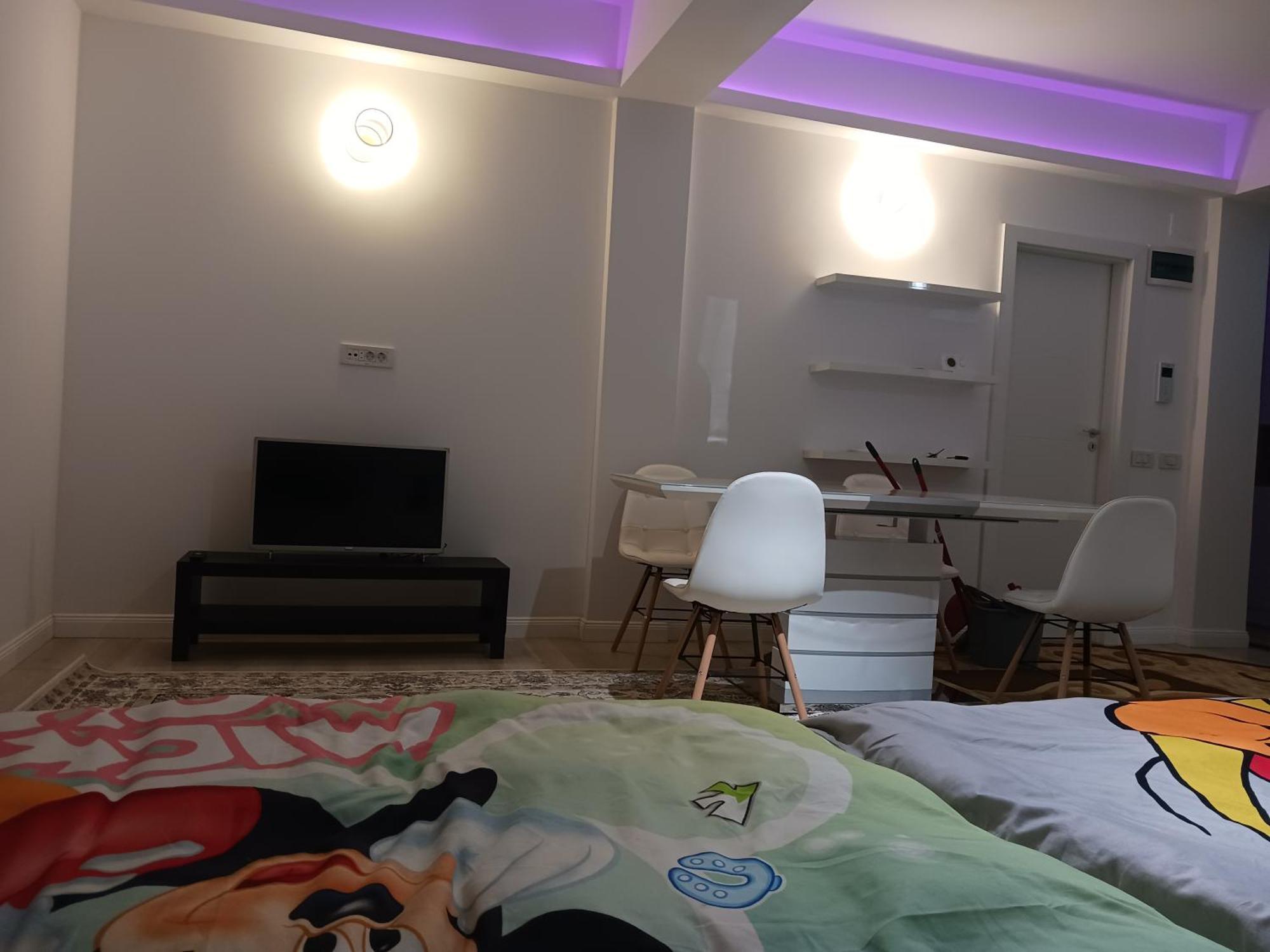 Myky Mouse Nu Primesc Santieristi Si Petrecareti Lägenhet Bukarest Exteriör bild