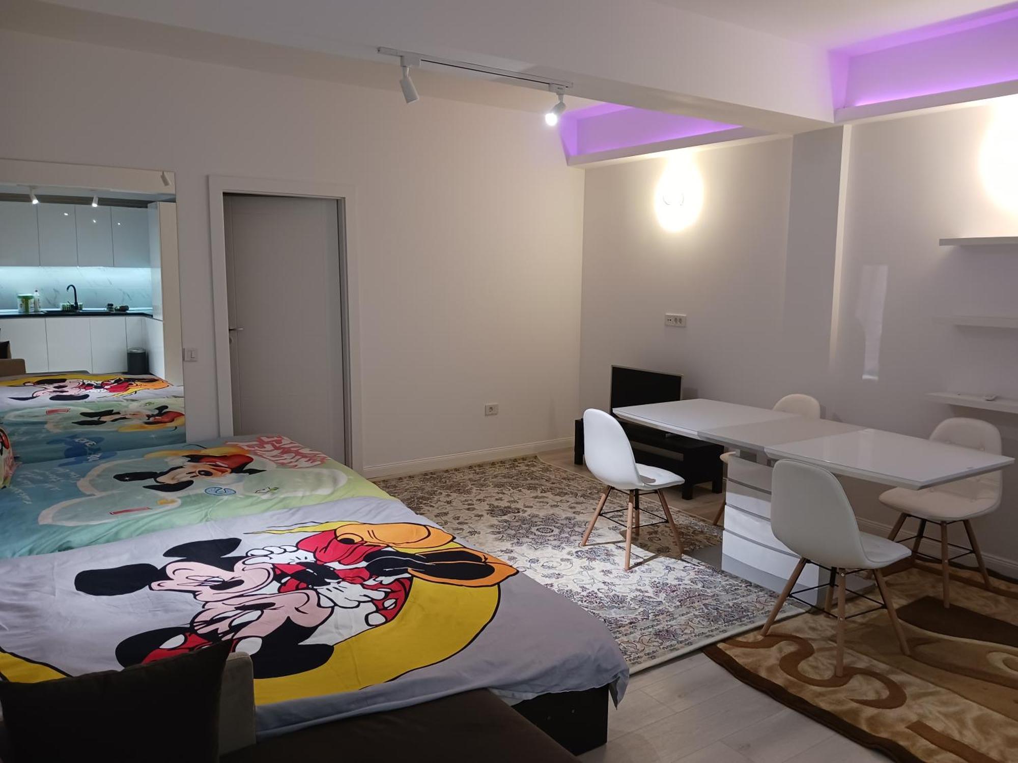 Myky Mouse Nu Primesc Santieristi Si Petrecareti Lägenhet Bukarest Exteriör bild